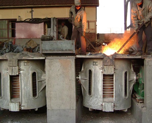 中频熔炼炉冶炼的两种造渣方法