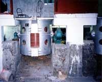 中频熔炼炉熔炼铁水的优点和对比工频炉、电弧炉分析
